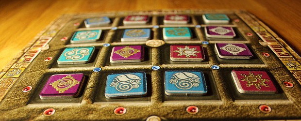 Abstract games don't have to be long and complex to be good, Codinca shows that it's perfectly possible to make am abstract that you can teach in five minutes, play in thirty, and still have a great time the whole time.